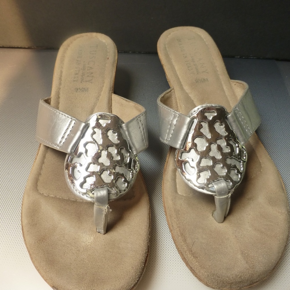 TUSCANY FERRARA SILVER MEDALLION SANDALS 9.5M